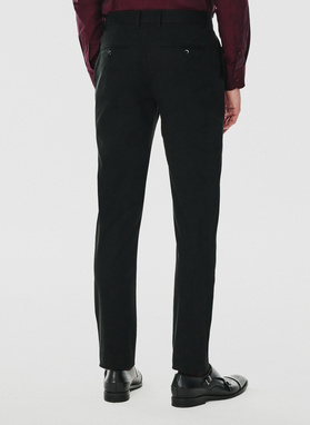 Gładkie spodnie męskie w kolorze czarnym