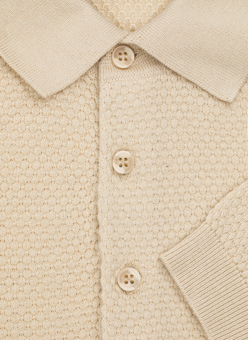 T-shirt polo o ciekawej fakturze w kolorze ecru