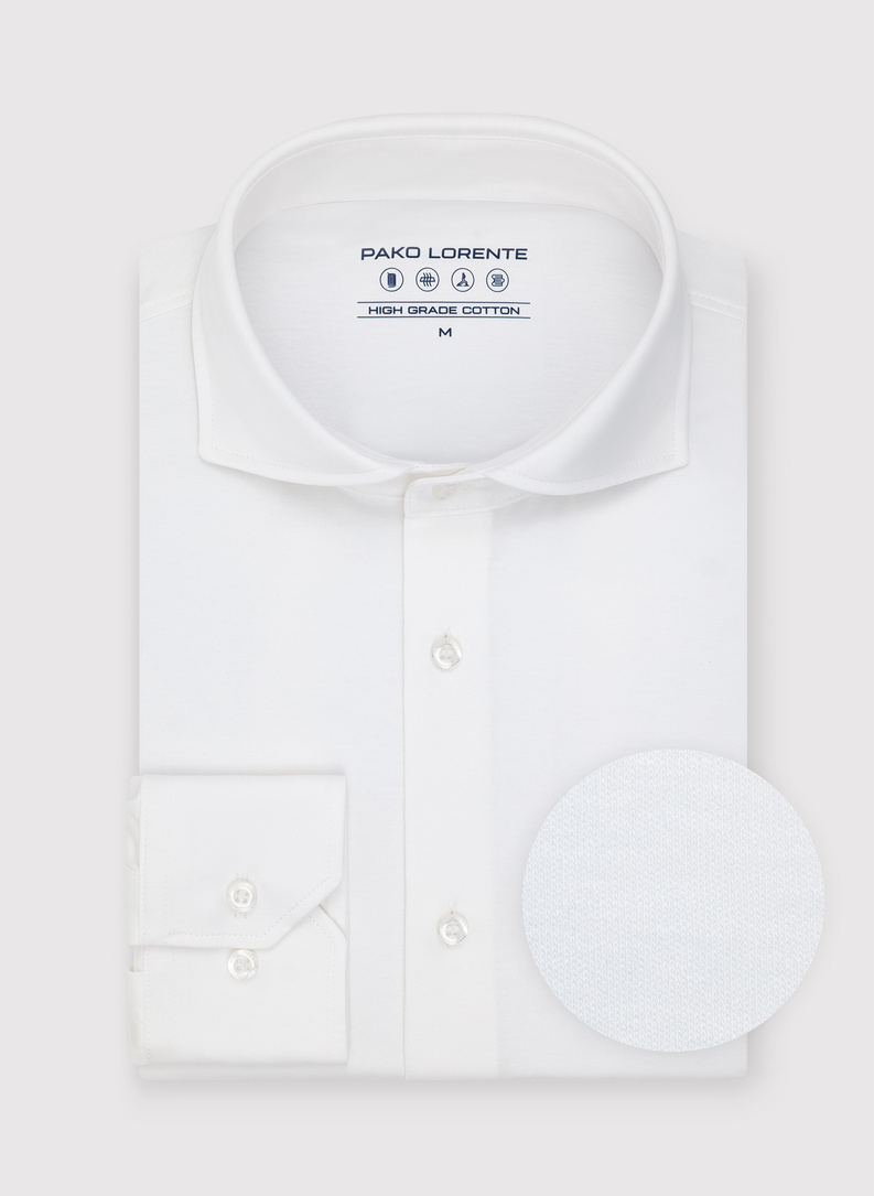 Biała dzianinowa koszula męska