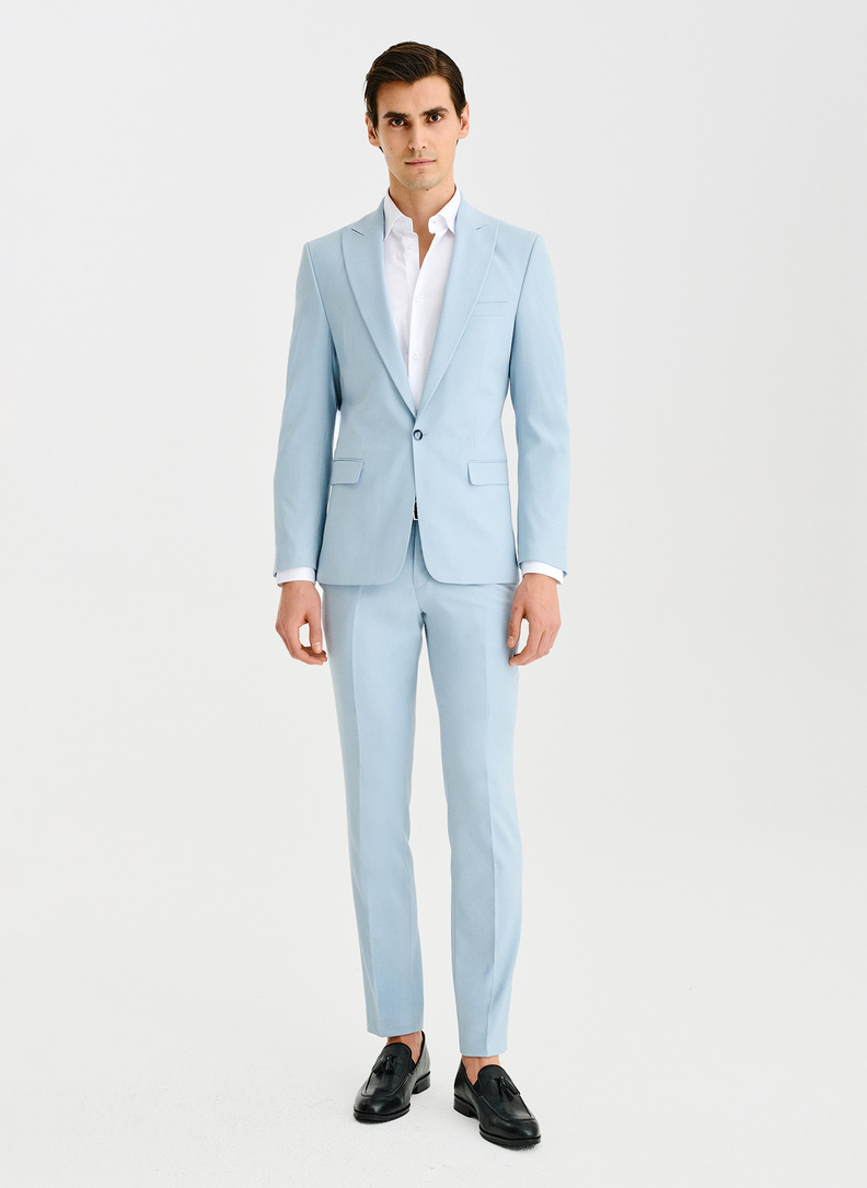 Ślubny błękitny garnitur męski