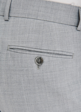 Gładki szary garnitur męski