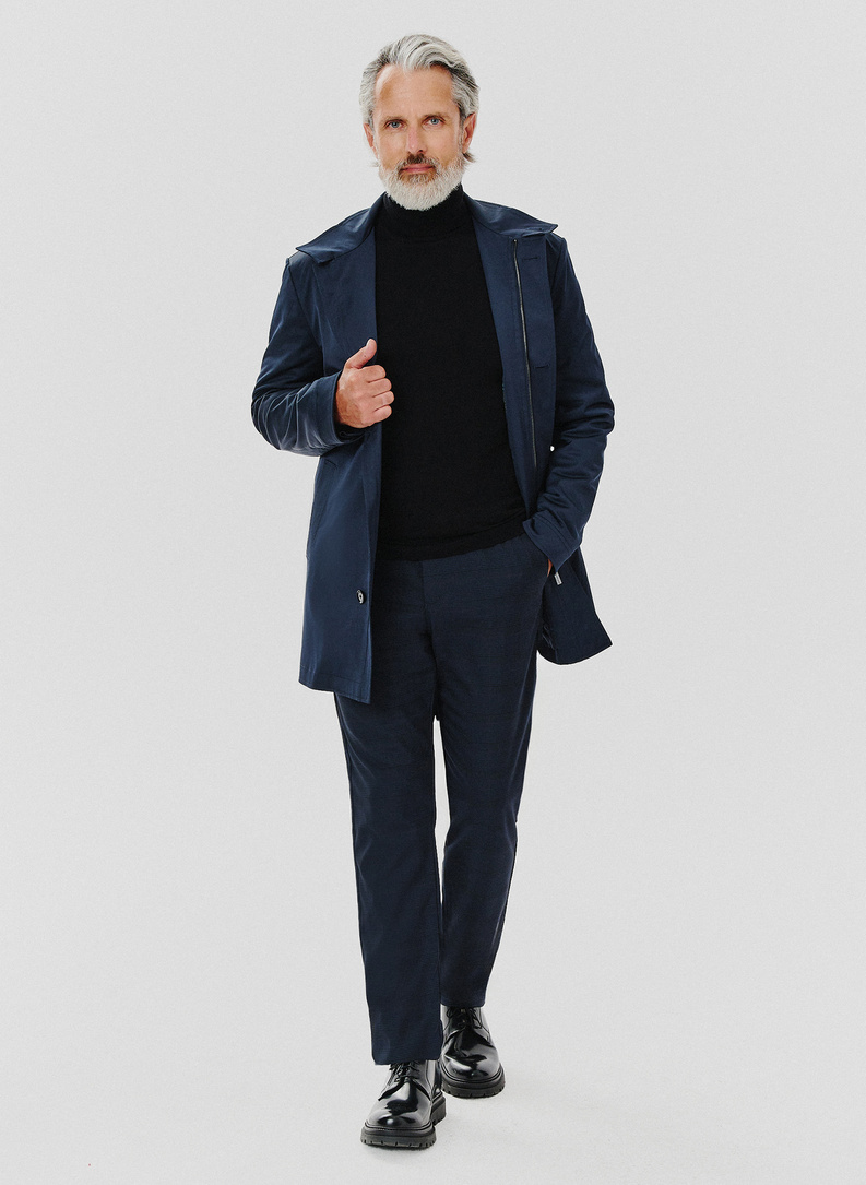 Granatowy płaszcz męski