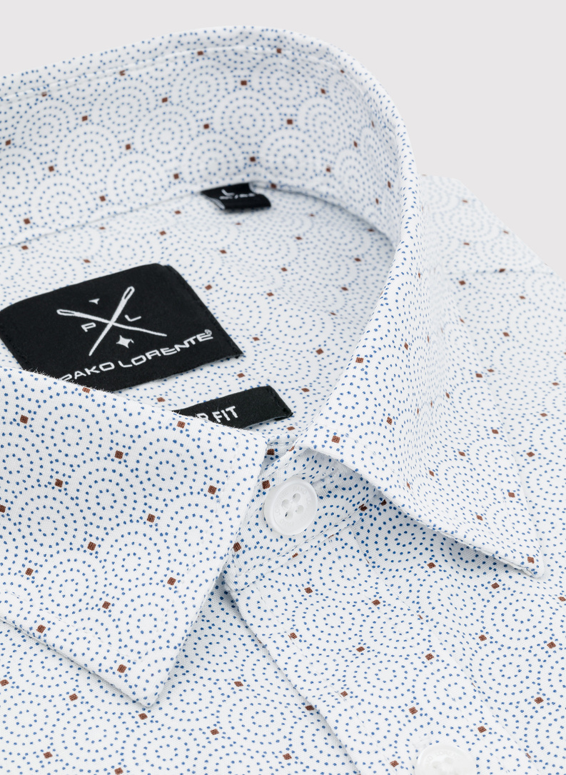 Koszula w kropki o kroju Regular 