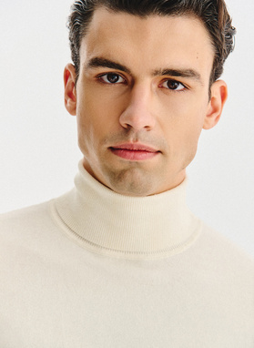 Biały gładki golf męski