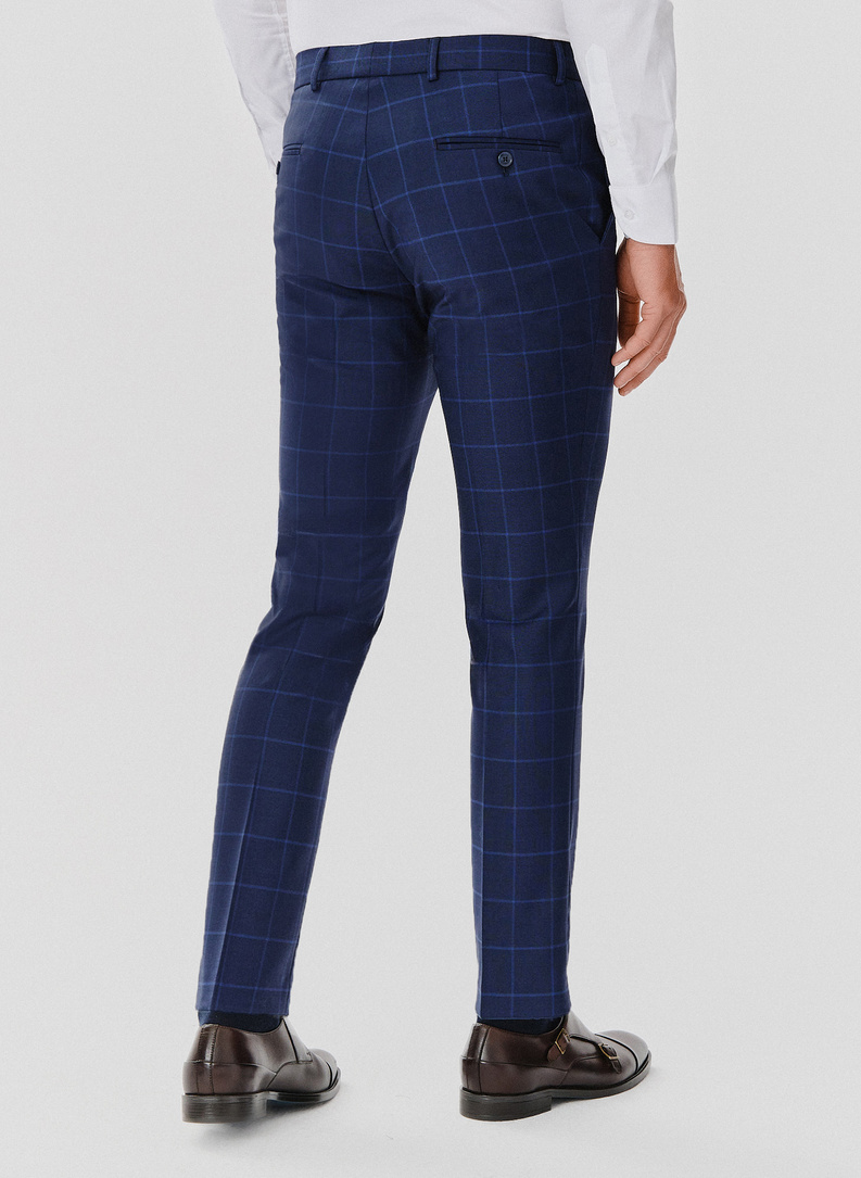 Dwuczęściowy granatowy garnitur męski w niebieską kratę
