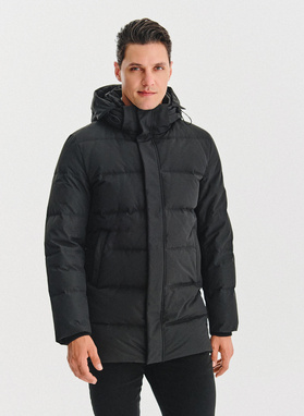 Czarna puchowa kurtka męska