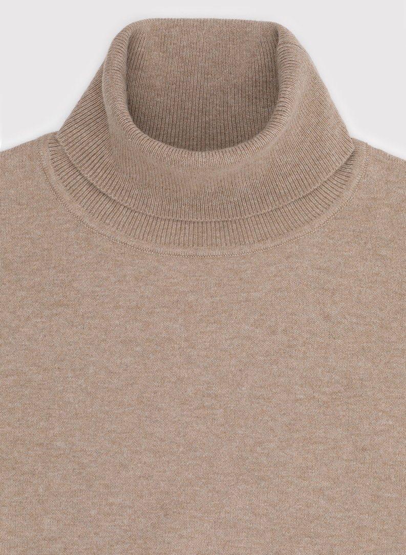 Beżowy gładki golf męski