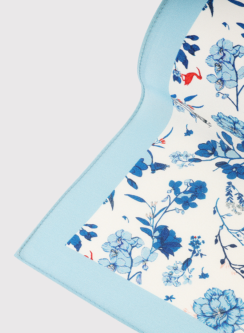 Biała poszetka w kwiatowy wzór