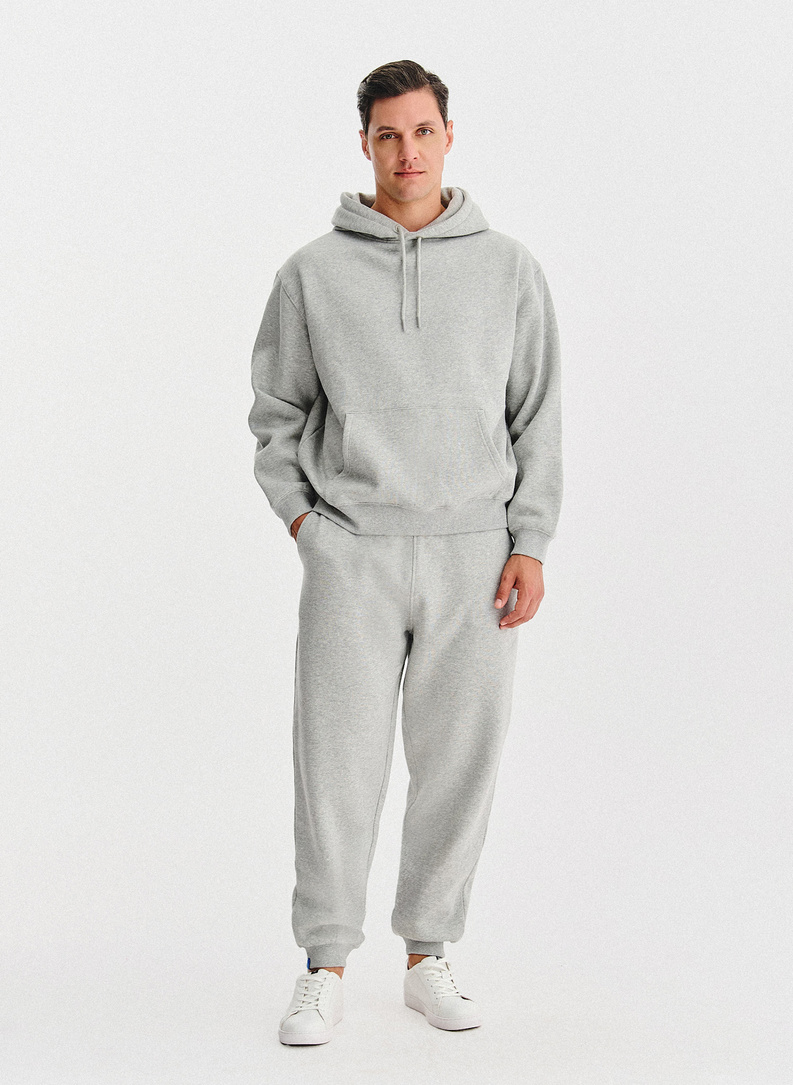 Szary dres męski z bluzą z kapturem
