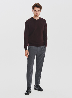 Brązowy sweter męski v-neck