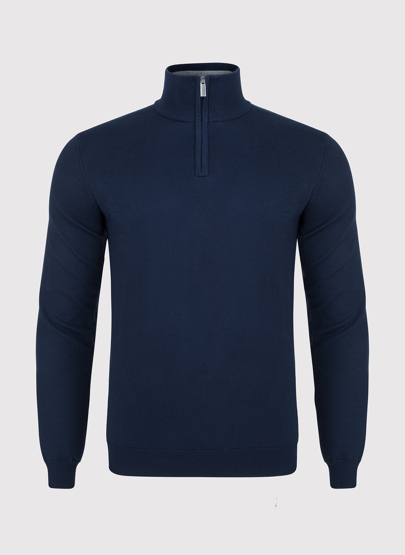 Granatowy sweter z wysoką stójką zapinaną na zamek