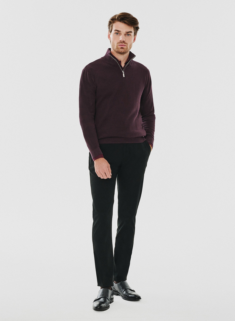 Bordowy sweter z wysoką stójką zapinaną na zamek