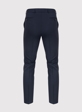 Granatowy garnitur dwurzędowy