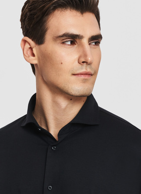 Czarna dzianinowa koszula męska