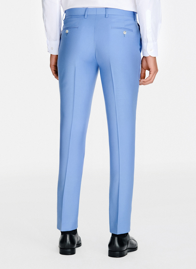 Niebieski wełniany garnitur męski