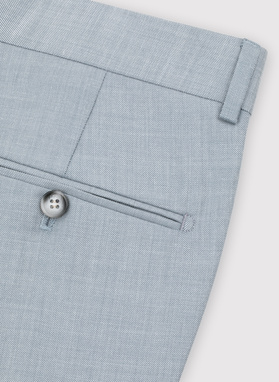 Błękitny garnitur męski