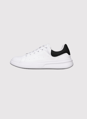 Białe sneakersy męskie