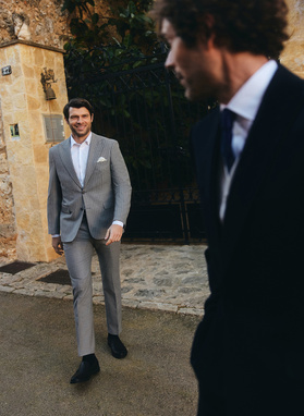 Szary garnitur męski