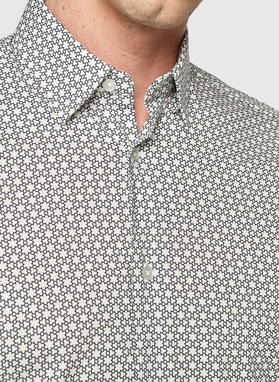 Biała koszula męska w granatowy wzór 