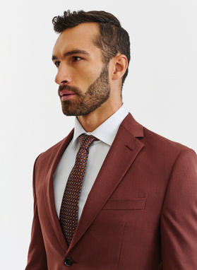 Gładki brązowy garnitur męski