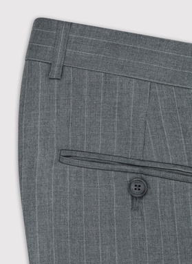 Dwuczęściowy garnitur męski w prążek