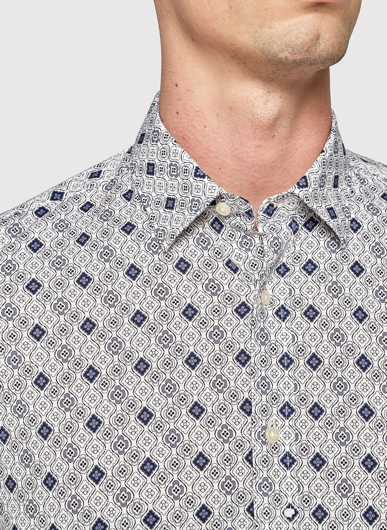 Męska koszula w kolorze białym w granatowy wzór