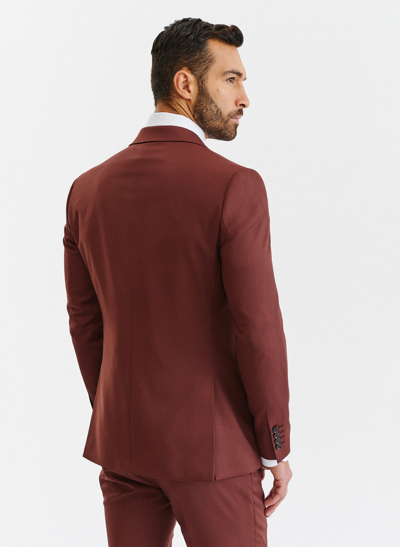 Gładki brązowy garnitur męski