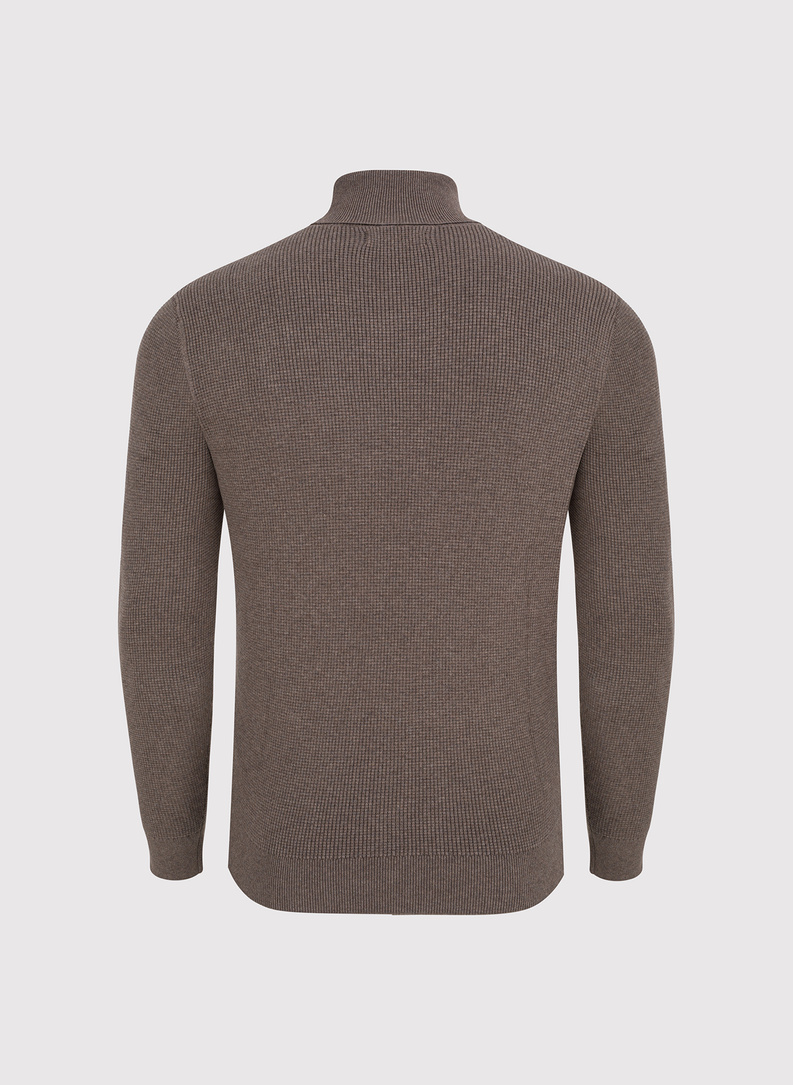 Męski golf w kolorze brązowym