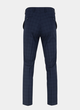 Granatowy garnitur w delikatną kratę