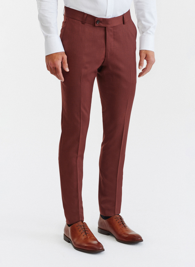 Gładki brązowy garnitur męski