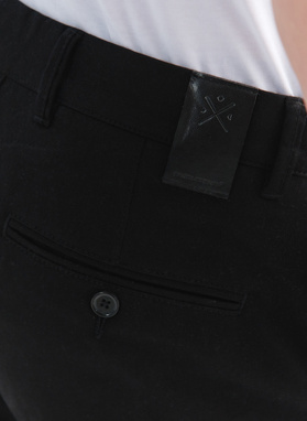 Czarne spodnie męskie o kroju Slim Fit