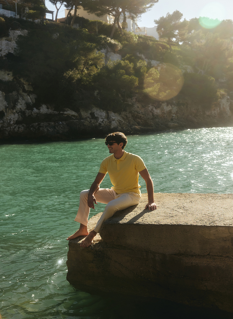 Gładki t-shirt polo w żółtym kolorze