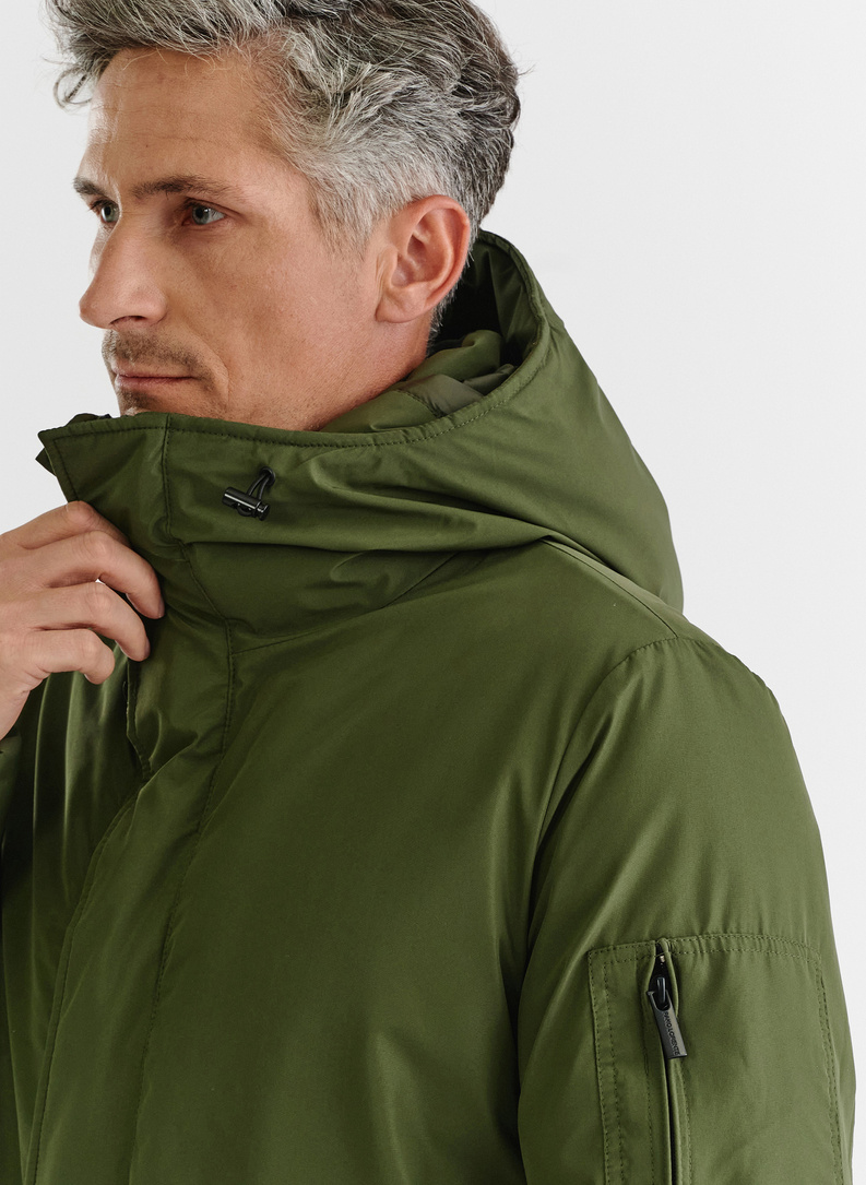 Zimowa kurtka z kapturem w kolorze zielonym