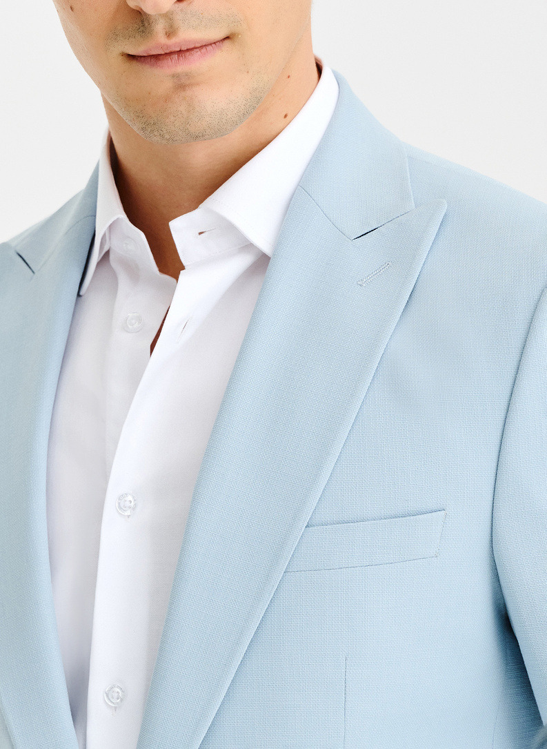 Ślubny błękitny garnitur męski