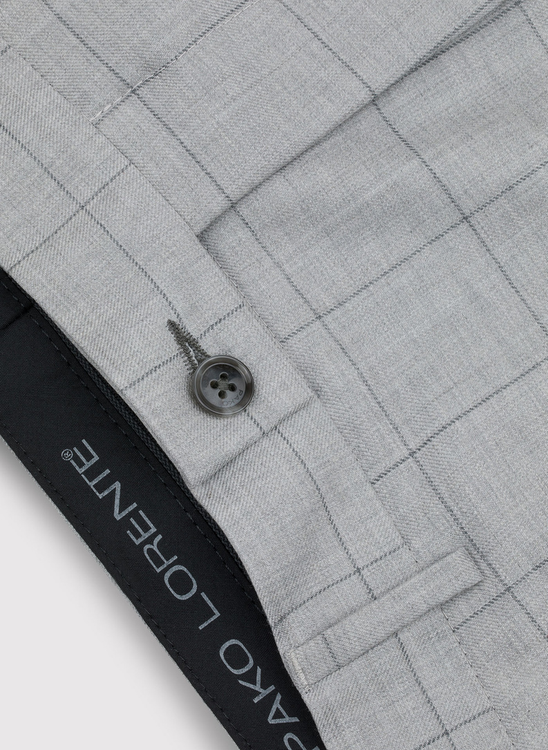 Szary wełniany garnitur męski w kratkę