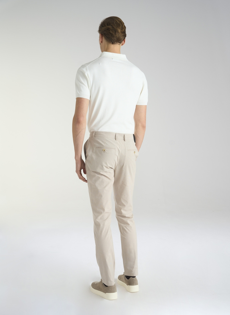 Beżowe gładkie spodnie męskie chino