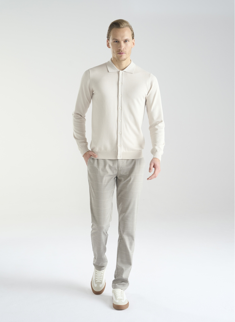 Beżowy kardigan z kołnierzykiem 