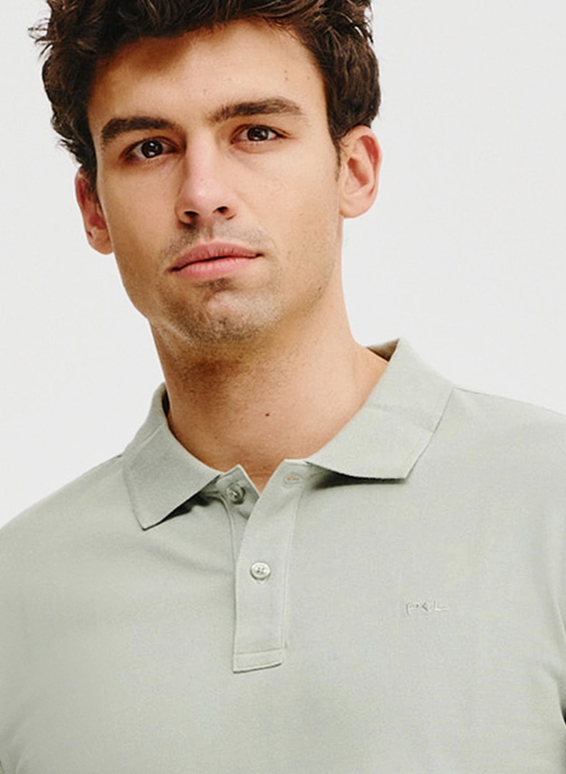 Gładki t-shirt polo w oliwkowym kolorze