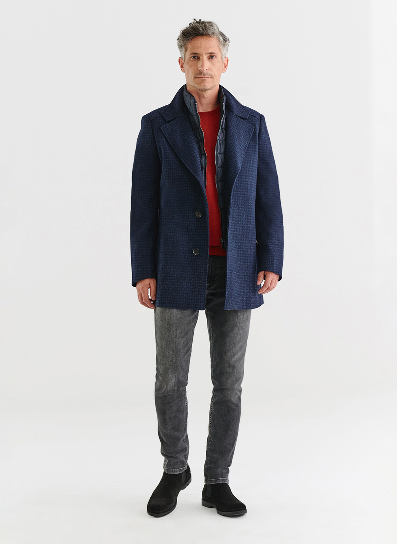 Granatowy płaszcz męski w mikrowzór