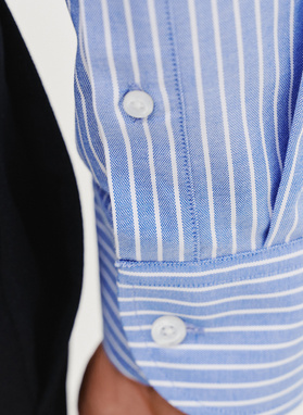 Niebieska koszula męska w paski
