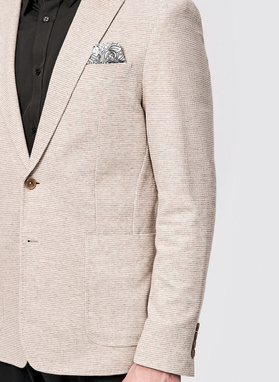 Beżowa marynarka w pepitkę