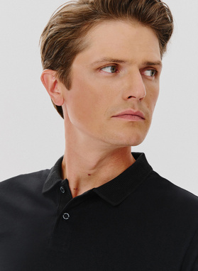 Gładki bawełniany t-shirt polo w kolorze czarnym