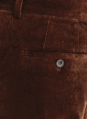 Brązowe spodnie z zakładkami