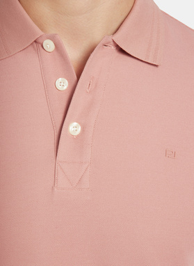 Różowy t-shirt polo na trzy guziczki