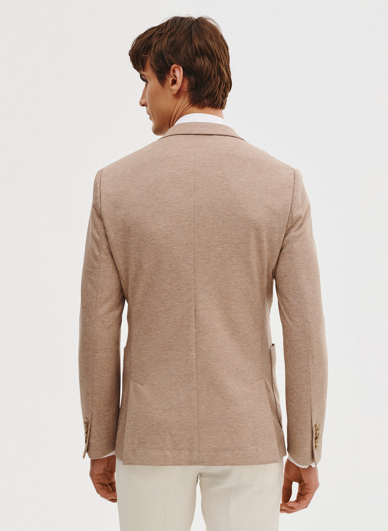 Dzianinowa marynarka w kolorze beżowym