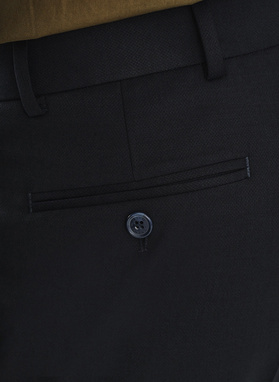 Dwuczęściowy gładki garnitur męski w kolorze granatowym