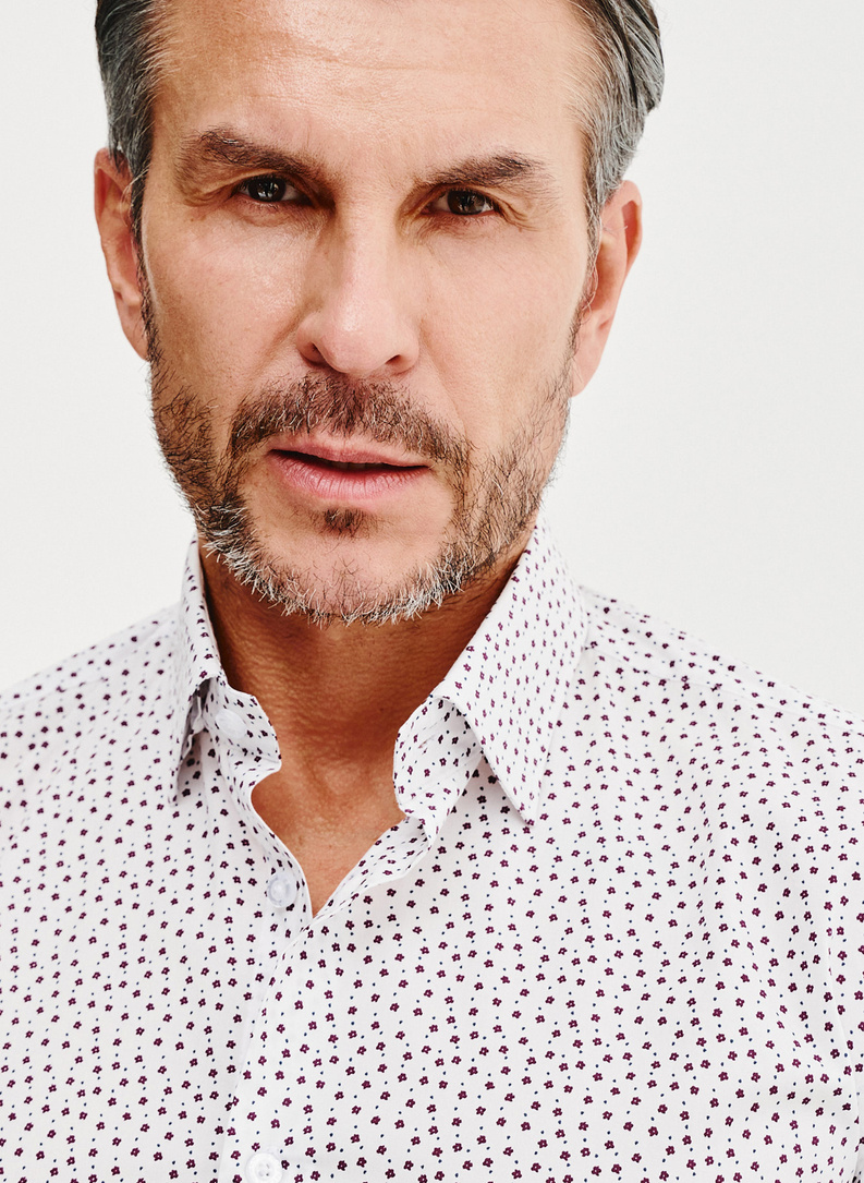 Biała koszula męska w mikrowzór