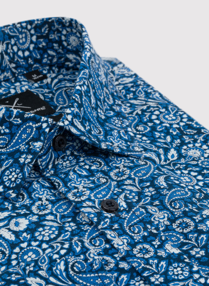 Casualowa niebieska koszula w paisley