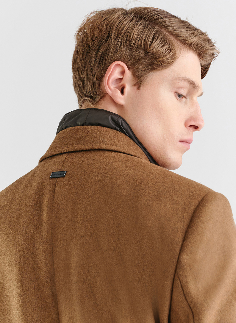 Męski kamelowy płaszcz z wełną