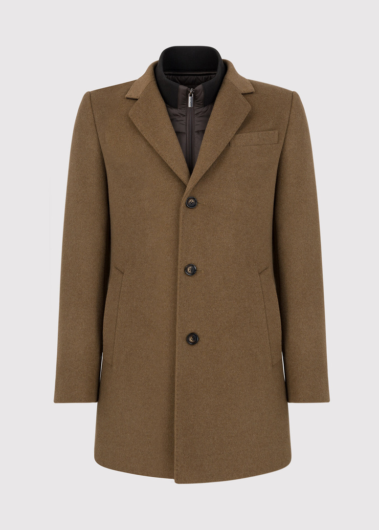 Kamelowy płaszcz męski z odpinaną stójką